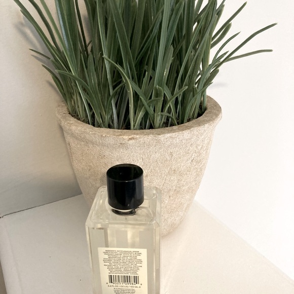 Jo Malone Wild Bluebell Body and Hand Wash 3.4 oz/100ml
NWOB. New without box. - Picture 3 of 3